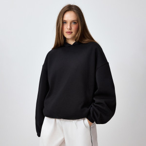 Czarna bluza basic typu bombka z kapturem - House - czarny - 295KM-99X