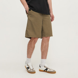 Oliwkowe szorty parachute z elastycznym pasem - House - khaki - 8658W-87X