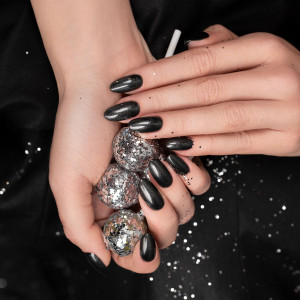 Indigo Nails Metallizer - Lakier hybrydowy Czarny 7 ML