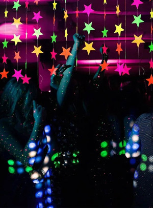 80er Jahre Neon Girlanden Sterne 440cm Deko - Variante Sterne - Karneval, Kindergeburtstag, Mottoparty Zubehör