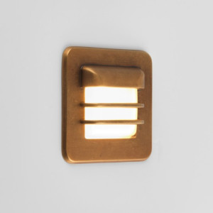 HIT 2023 Wpust ścienny zewnętrzny Arran Square mosiądz 7877 Astro Lighting