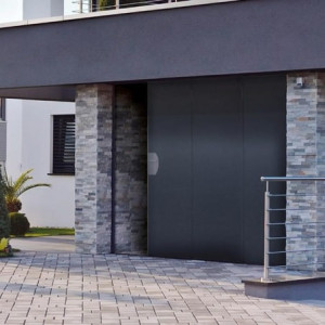 Le Roi de la Fenêtre Porte de garage sectionnelle à refoulement latéral en acier isolé sur Mesure avec pose