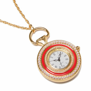 L'Homme Moderne Le collier montre aux perles