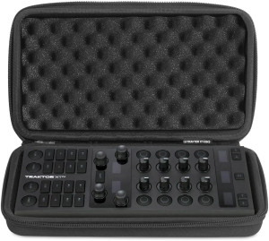 UDG Creator NI Traktor Z1 MK2/ X1 MK3/ Reloop Mixtour Pro Hardcase Noir - Sacs pour DJ