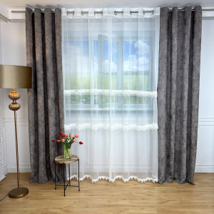 Elegancka gotowa firana na przelotkach z plisowaną strukturą i gipiurą 140x250 cm AR32