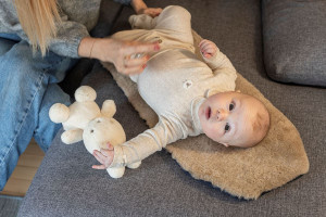 Sagababy Lammeskinn til Vogn, Sand