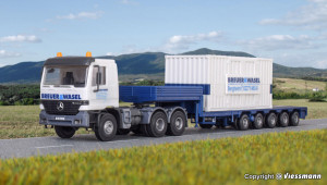 Mercedes Actros z naczepą i elementem dźwigu Liebherr LG 1550