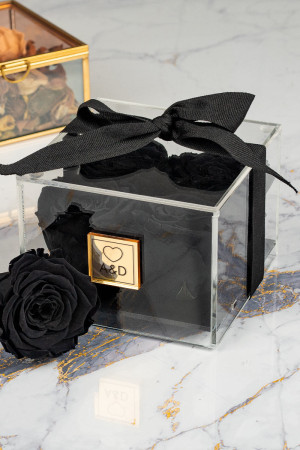 4 Παντοτινά Τριαντάφυλλα σε Μαύρο Χρώμα, Forever Roses Love