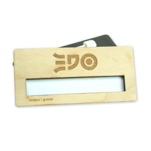 Identyfikator drewniany z okienkiem grawerowany – Windows Wood Line