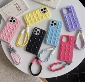 Etui z przyssawkami i smyczką Iphone 12