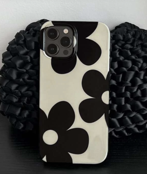 beżowe etui w kwiaty Iphone 16 pro