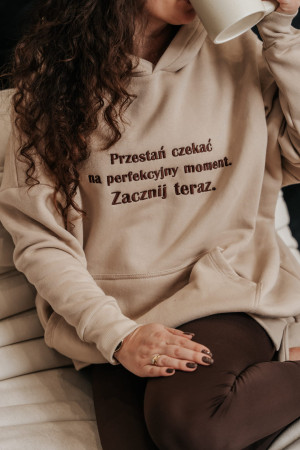 beżowa bluza z haftem Przestań czekać na perfekcyjny moment. Zacznij teraz.