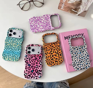 etui panterkowa wariacja Iphone 17 pro max