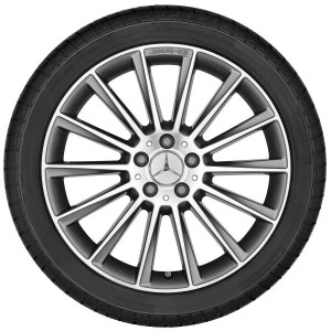 C-Klasse Baureihe 205 Sommerkomplettrad AMG Vielspeichen-Rad Titangrau 225/40 R19 Q440641110160 (VA)
