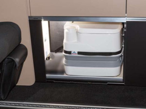 Brandrup Toilette Porta Potti 335 Qube mit Haltegurtgriff – kompakte mobile Sanitärlösung