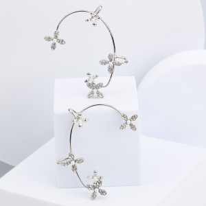 Cercel pentru toata urechea, elegant, tip ear cuff, flori placate cu zirconiu, onuvio®, argintiu