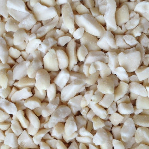 Pauls Mühle Erdnüsse geviertelt gehackt 25 kg Sack Premiumqualität ERNTE 2025