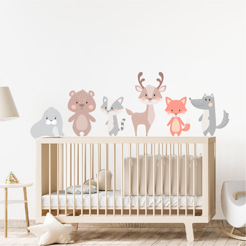 Waldtieren über dem Babybett