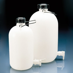 Lager-Enghalsflasche aus HDPE - mit PP-Ablasshahn Inhalt: 10 l / Außen-: 210 mm / -Hals: 55 mm / Höhe: 420 mm / Tragegriff: 1 / Einheit: 1 Stück