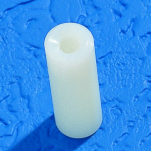 Distanzhülse aus POM - mit Innengewinde Innengewinde: M3 x 0,5 / P1: 7,5 mm / P2: 7,5 mm / L: 15 mm / D: 6 mm / Einheit: 40 Stück