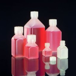 Enghals-Vorratsflasche aus PP - quadratisch Inhalt: 30 ml / Abmessung: 38 x 38 mm / -Hals: 14 mm / Höhe: 62 mm / Einheit: 10 Stück