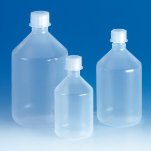 Enghals-Steilbrustflasche aus PP - mit Schraubverschluss Inhalt: 2.000 ml / Außen-: 131 mm / Höhe: 245 mm / Außengewinde: GL32 / Einheit: 2 Stück