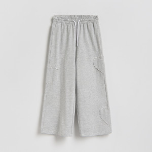 Spodnie dresowe z naszywkami - 122 (6-7 lat) - jasnoszary - dziewczynki - Reserved - 156HN-09M