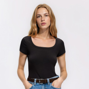 T-shirt slim fit z modalem - S - ciemnobrązowy - damska - Reserved - 185KF-89X