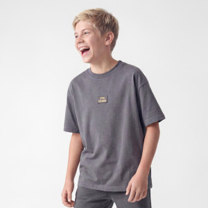 Bawełniany t-shirt z naszywką - 128 (7-8 lat) - ciemnoszary - chłopcy - Reserved - 230JV-90X
