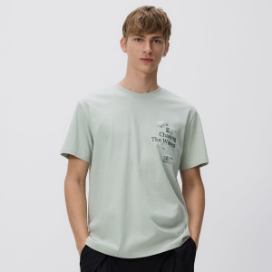 T-shirt comfort z nadrukiem na plecach - S - jasnozielony - męska - Reserved - 324FP-07X