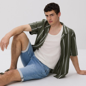 Szorty slim fit z zakładkami - 28 - niebieski - męska - Reserved - 8572H-50J