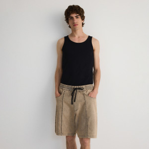 Szorty jogger z efektem sprania - 29 - beżowy - męska - Reserved - YF679-08J