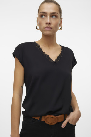 Vero Moda zwarte dames t-shirt   V-hals   Regular fit   Kant patroon   Kap mouw Zwart S