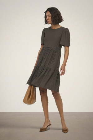 Jacqueline de Yong bruine dames jurk   Ronde hals   Regular fit   Ajour patroon   Korte mouw Bruin XXL
