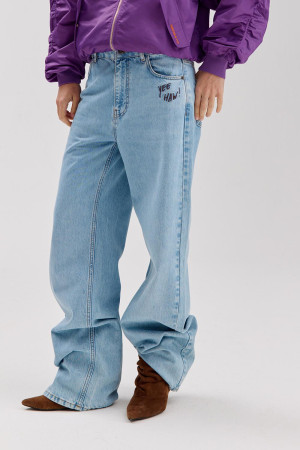 Harper & Yve blauwe dames jeans   Regular waist   Bleached wash wassing   Wide leg fit   5-Pocket zakken   Knoop- en ritssluiting   Regular waist