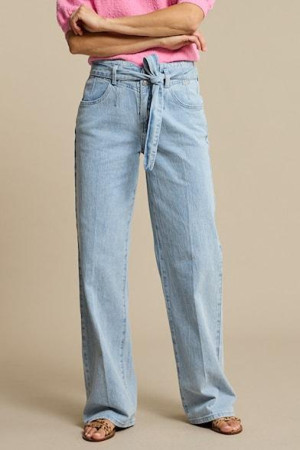 Red Button blauwe dames jeans   Regular waist   Bleached wash wassing   Straight fit   Steekzakken   Knoop- en ritssluiting   Regular waist Blauw 38