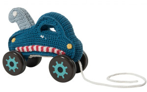 Sebra Abschleppwagen (gehäkelt) a. Holzrädernb blau