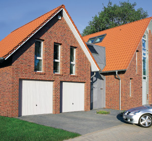 HÖRMANN Berry Fertiggaragen-Schwingtor F80 Motiv 902 - glatte Oberfläche -