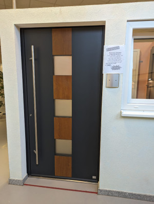 Aluminium Haustüre Flügelüberdeckend zum Selbstabholen in Leidersbach (Einzelstück)