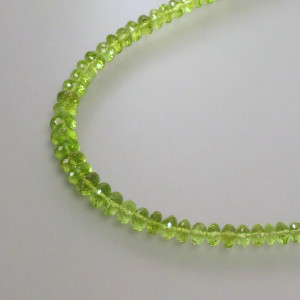 Edelsteinkette mit facettiertem Peridot - vergoldetes Silber - grün