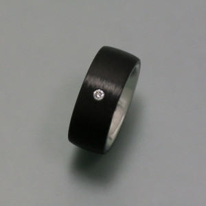Carbon-Ring 9 mm breit mit Brillant