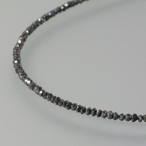 Schwarze Diamantkette, zart - Brillant - Weißgold - edel - matt