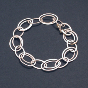 Silber-Armband Ovale Ringe - ausgewogen - matt