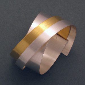 Armreif mehrlagig, vergoldet - goldplattiertes Silber - ausgewogen