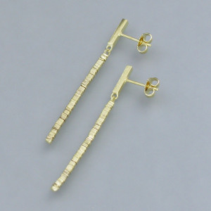 Ohrstecker Plättchen lang in vergoldetem Silber - ausgewogen - matt