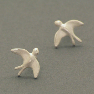 Ohrstecker zarte Schwälbchen - Silber - lebendig - matt