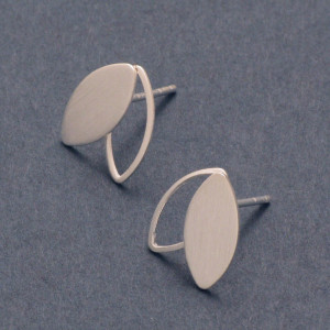 Ohrstecker Blütenblatt - Silber - dezent - matt