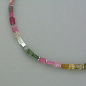 Turmalin-Kette, Würfel, Silber - grün - ausgewogen - matt