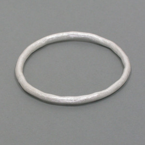 Silber Armreif organisch, schmal - vergoldetes Silber - dezent - matt