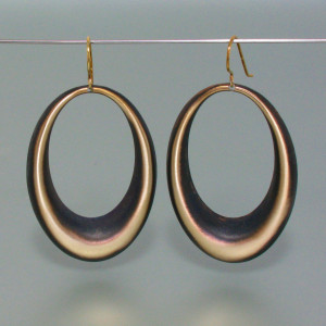 Plastische Ohrhänger, geschwärzt - Messing - gold - elegant
